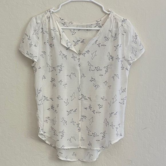 Nordstrom (Hinge) Off White V Neck Short Sleeve Blouse with XS - Picture 2 of 3